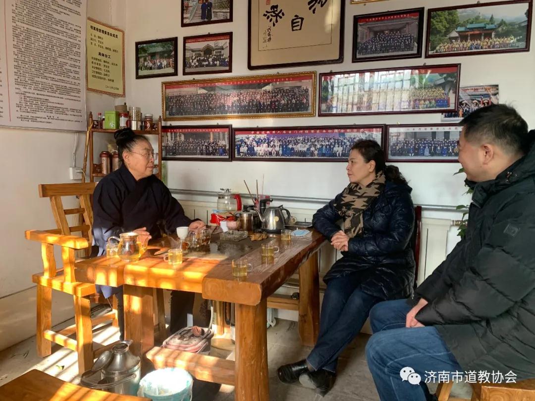 市委统战部于红副部长及市民宗局孙京龙处长、李玎副处长慰问明真观窦明水道长